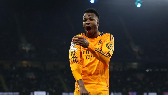 Vinicius Junior Minta Kenaikan Gaji untuk Bertahan di Real Madrid Vinicius Junior Minta Kenaikan Gaji untuk Bertahan di Real Madrid