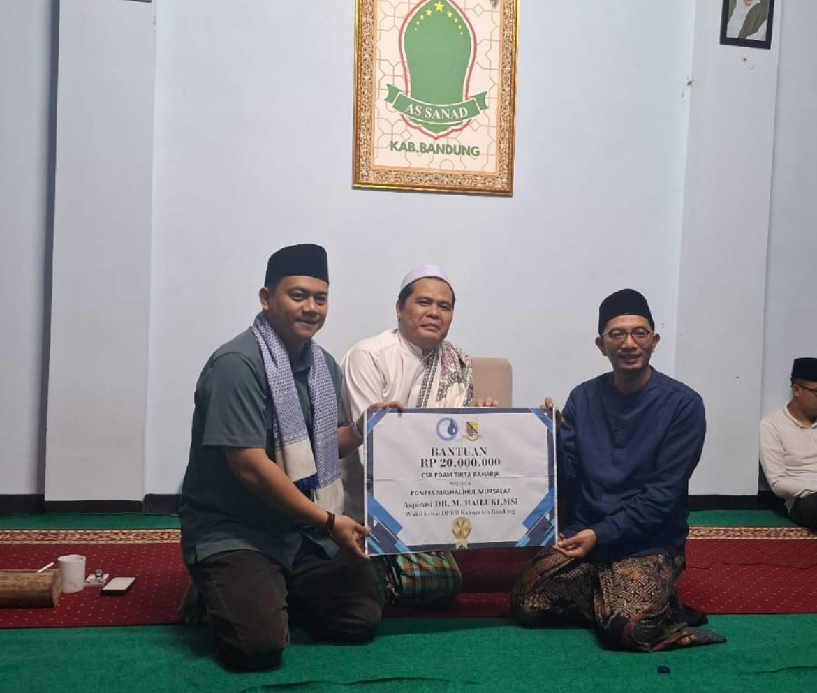 Ketua Umum BMI dan Wakil Ketua DPRD Kabupaten Bandung Serahkan Bantuan Pondok Pesantren Ketua Umum BMI dan Wakil Ketua DPRD Kabupaten Bandung Serahkan Bantuan Pondok Pesantren