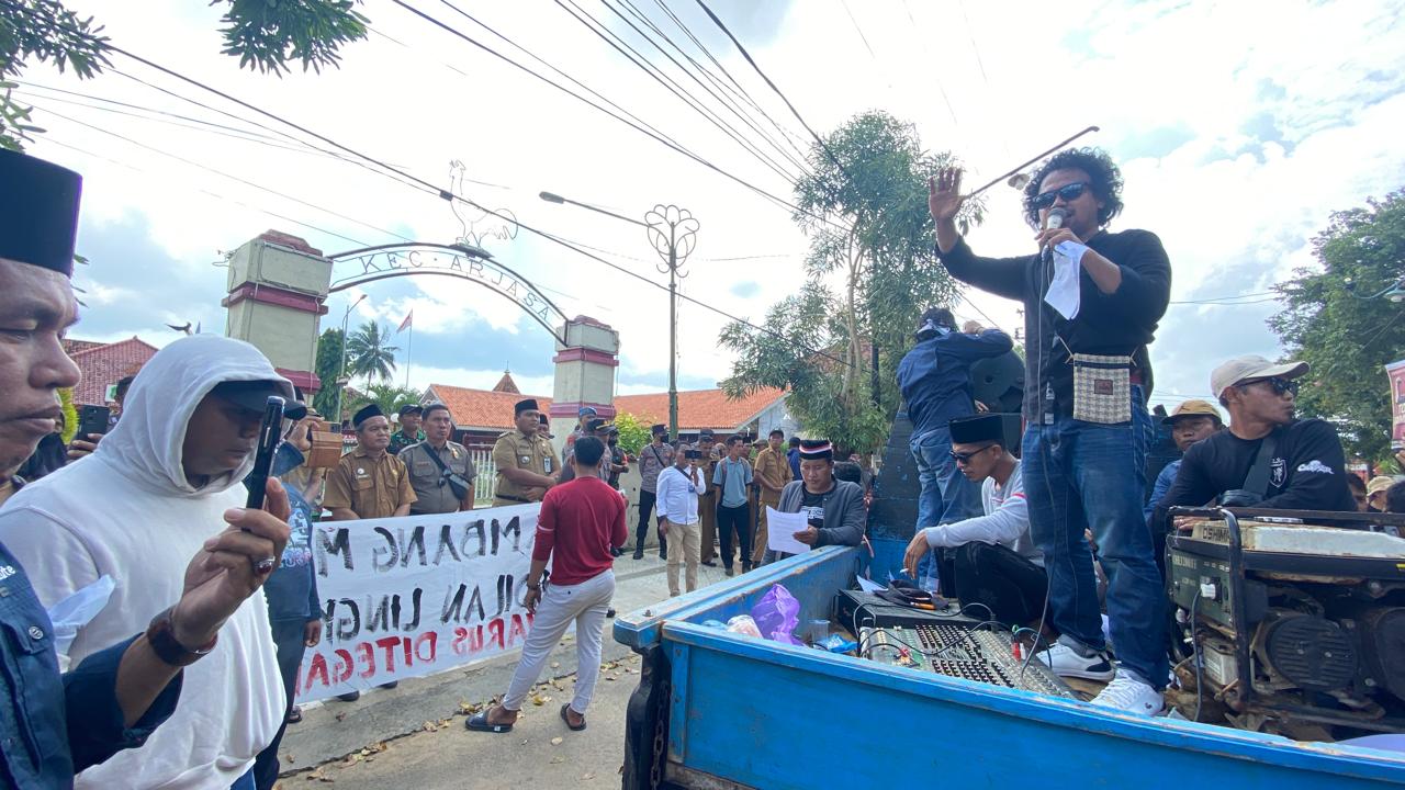 Warga Kangean Gelar Aksi Tolak Tambang Migas, Tuntut Perlindungan Lingkungan dan Hak Hidup Warga Kangean Gelar Aksi Tolak Tambang Migas, Tuntut Perlindungan Lingkungan dan Hak Hidup