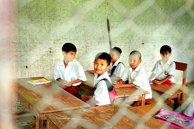 Bantuan dalam Pendidikan: Narasi Kewajiban yang Disulap Jadi Derma I Opini: Musyarrafah S