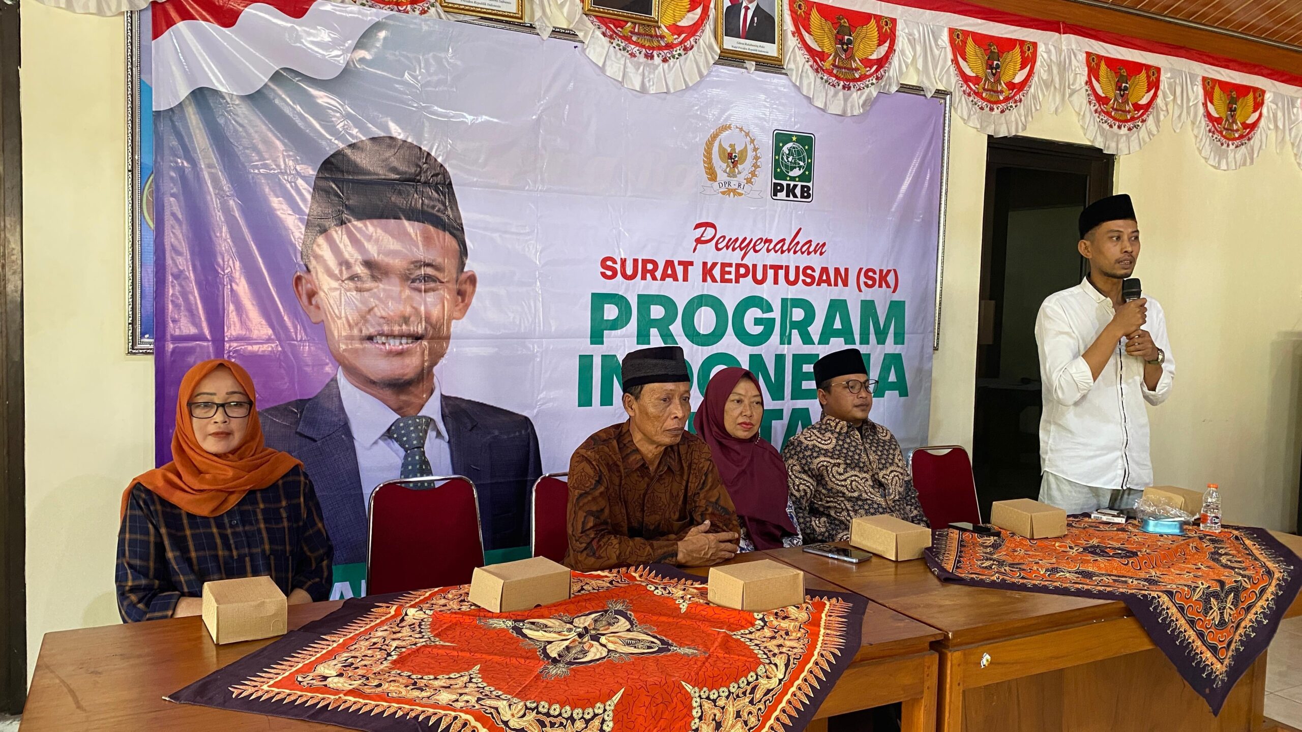 Kaisar Abu Hanifah Serahakan 726 PIP kepada Wali Siswa di Kabupaten Gunung Kidul Kaisar Abu Hanifah, PIP Gunung Kidul
