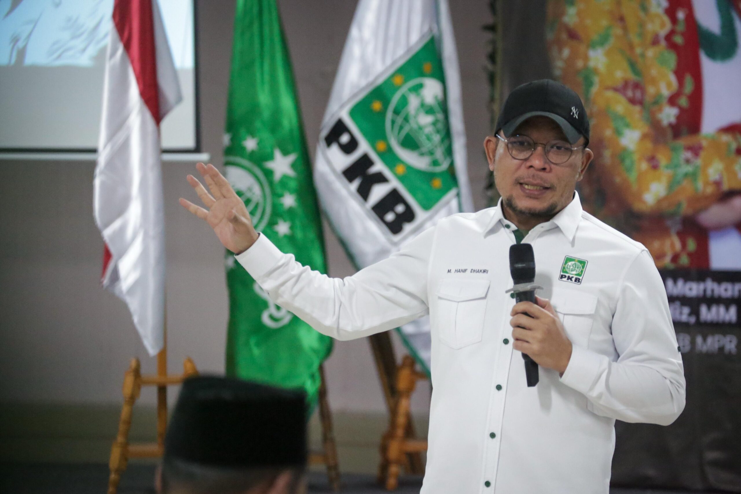 Hanif Dhakiri: Pertumbuhan Ekonomi Bukan Statistik, Tapi Kesejahteraan Nyata Hanif Dhakiri: Pertumbuhan Ekonomi Bukan Statistik, Tapi Kesejahteraan Nyata