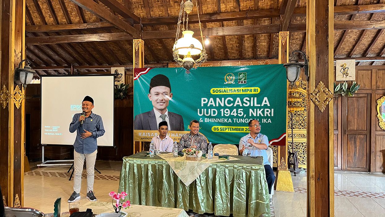 Perkuat Nasionalisme, Kaisar Abu Hanifah Sosialisasikan Empat Pilar MPR RI di Gunung Kidul Perkuat Nasionalisme, Kaisar Abu Hanifah Sosialisasikan Empat Pilar MPR RI di Gunung Kidul