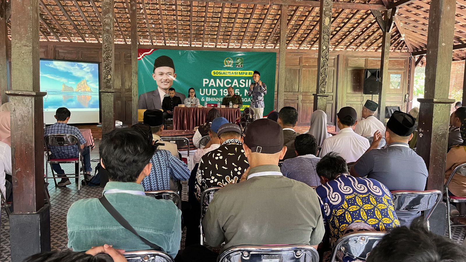 Perkuat Pemahaman Nasionalisme dan Kebangsaan, Kaisar Abu Hanifah Lakukan Sosialisasi Empat Pilar MPR RI di Sleman Perkuat Pemahaman Nasionalisme dan Kebangsaan, Kaisar Abu Hanifah Lakukan Sosialisasi Empat Pilar MPR RI di Sleman