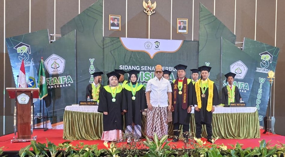 Wisudawan Terbaik STAIFA Pamekasan dapat Beasiswa S2 dari Haji Her Wisudawan Terbaik STAIFA Pamekasan dapat Beasiswa S2 dari Haji Her