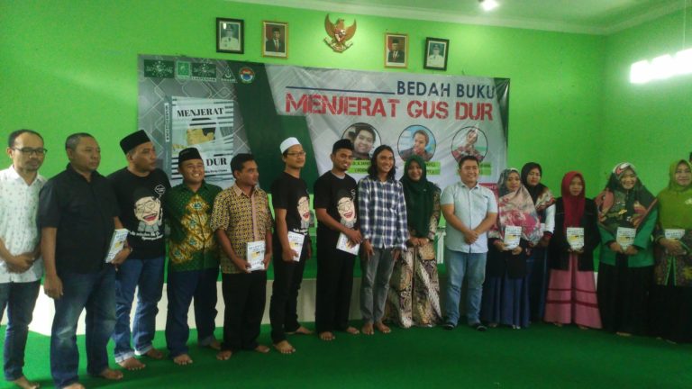 Penggemar Gus Dur di Tuban Padati Bedah Buku 'Menjerat Gus Dur'