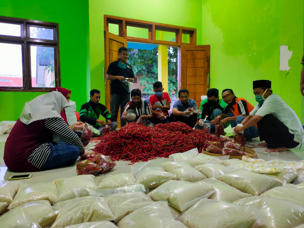 Demi Kemanusiaan, Petani Cabai Ikut Donasikan Hasil Panen Lewat Posko Tuban Lawan Covid-19