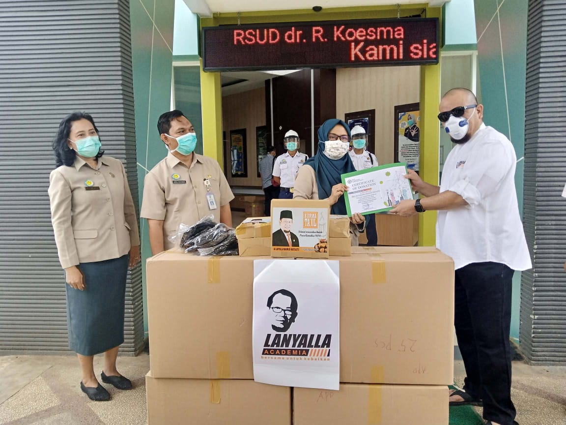 Serahkan Bantuan APD ke RSUD dr R. Koesma, La Nyalla Ingatkan Masyarakat Awasi Dana Covid