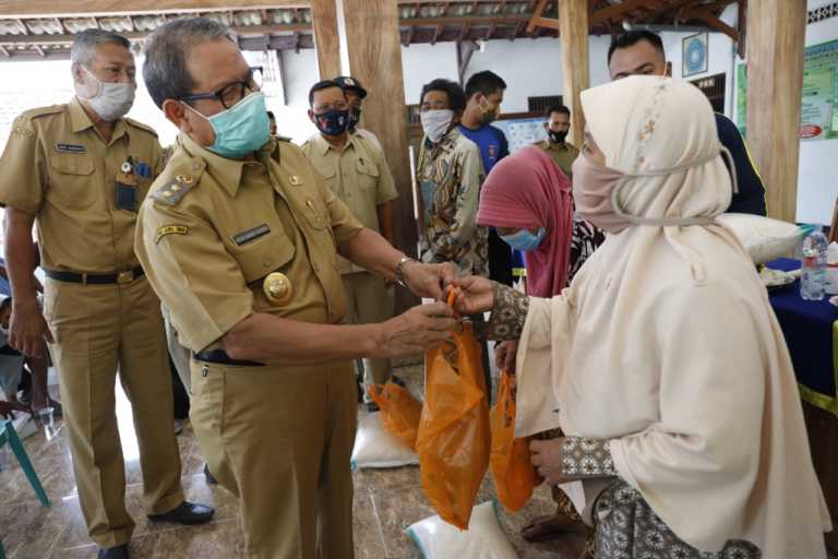 Guru Madrasah Swasta di Tuban Dapat JPS senilai Rp150 Ribu