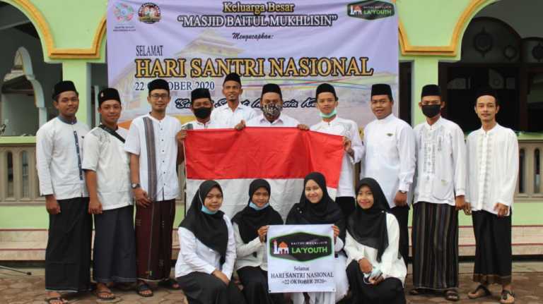 Remas Baitul Mukhlisin Adakan Kirap Santri Di Hari santri Nasional