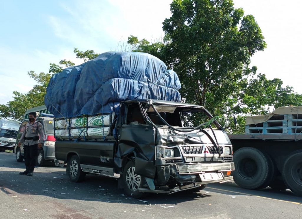 Kecelakaan Beruntun di Widang Akibatkan Dua Siswa Tewas