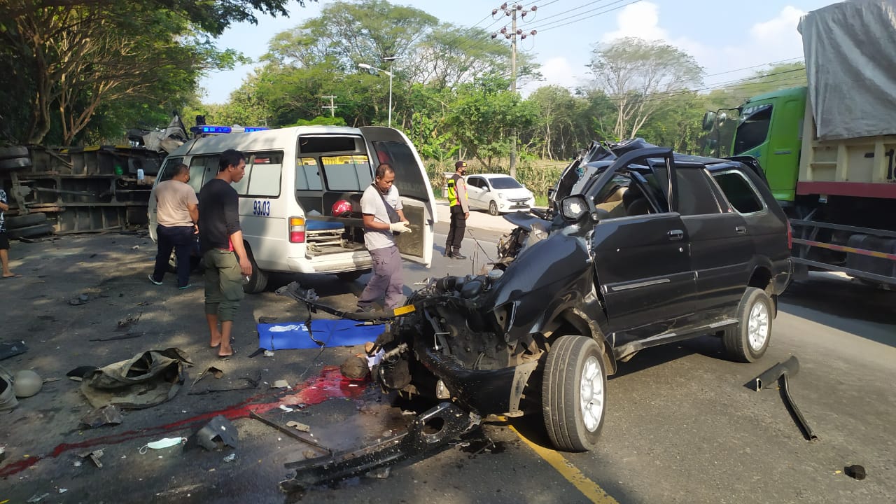 Kecelakaan Truck Vs MPP di Jati Peteng, 1 Orang Meninggal di TKP