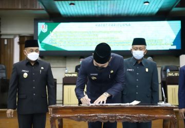 Sempat Dikabarkan Kurang Harmonis, Bupati dan DPRD Tuban Tandatangani 2 Raperda Baru