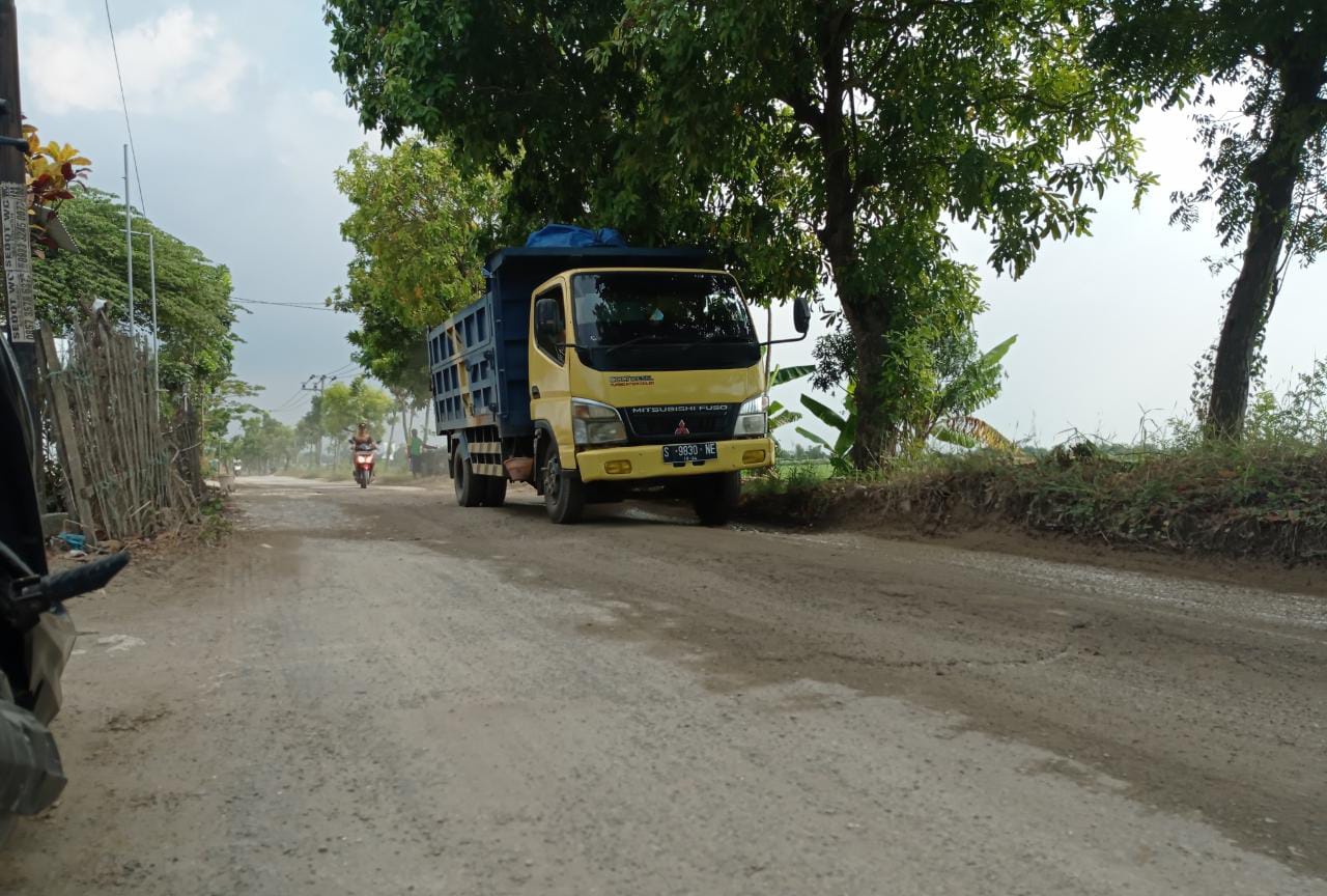 Tanggapi Jalan Rusak di Tambakboyo, Dishub Tuban: Pemilik Usaha Harusnya Ganti Rugi Kerusakan