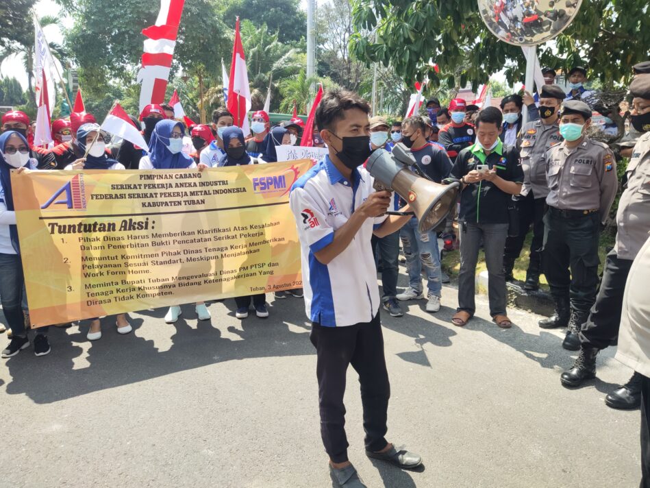 Nilai Kinerja Dinas PMPTSP Buruk , FSPMI Tuban Lakukan Demonstrasi