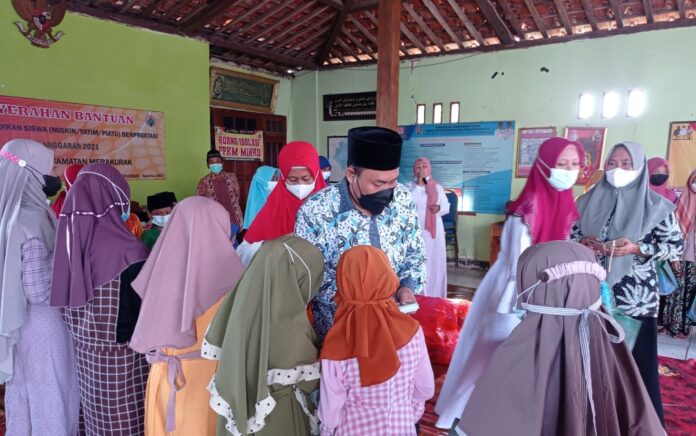 Berikan Dukungan Pendidikan Pada Anak Yatim dan Anak yang Berprestasi