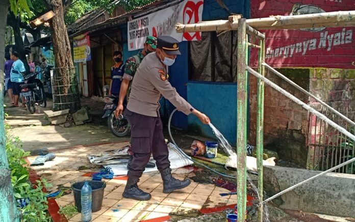 Tak Dilengkapi APD, Tukang Cat Papan Reklame Terjatuh dan Meningal Dunia di RSUD Tuban