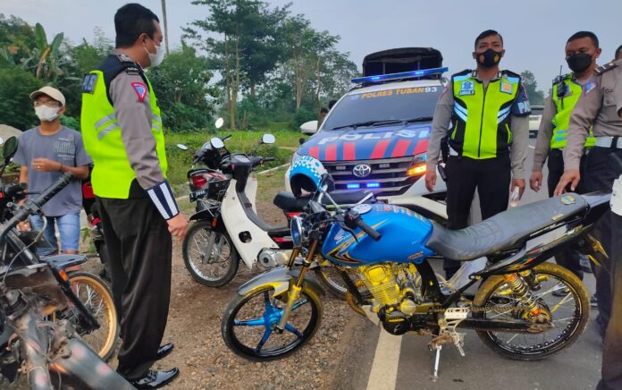 Aksi Balap Liar Kocar Kacir Setelah Polisi Datang, Satu Unit Motor Tak Bertuan