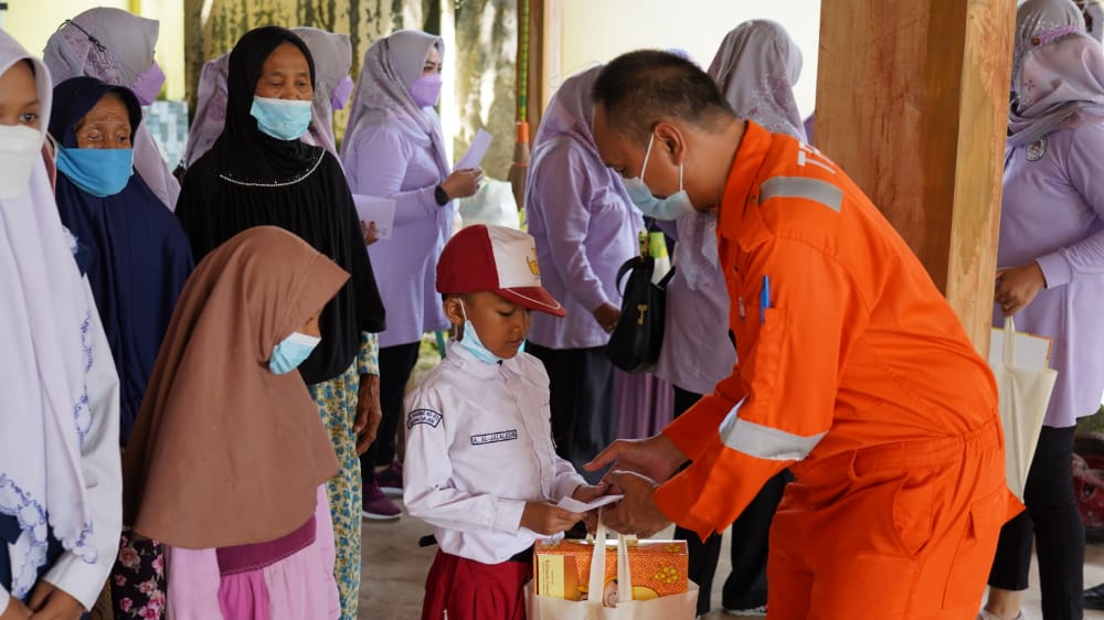 Safari Ramadan, IIK TPPI Tuban Santuni Anak Yatim dan Bagikan Sembako