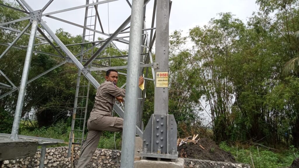 Belum Kantongi Izin, Tiga Tower Indosat Akhirnya di Segel Satpol PP Tuban