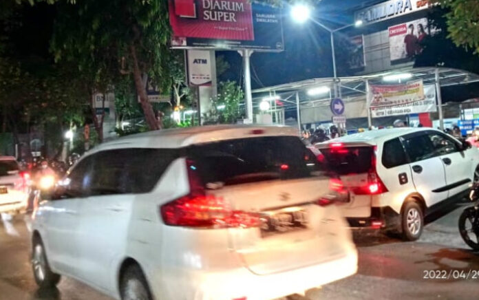 Jelang Lebaran Pusat Pembelanjaan di Tuban Picu Kemacetan, Pengguna Jalan Mengeluh