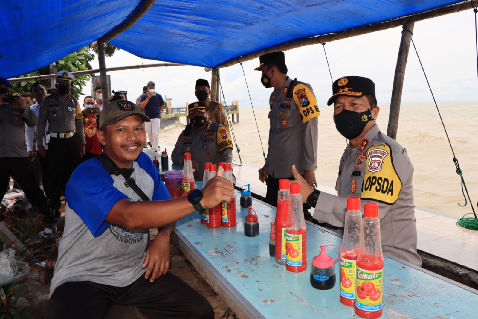 Diajak Ngobrol Kapolda Jatim, Penjual Bakso ini Mengaku Sempat Kaget