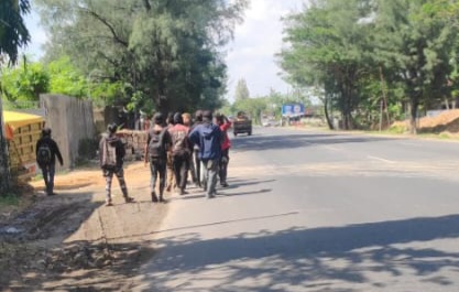 Hadang Truk Sambil Bawa Batu, Gerombolan Anak Punk Dibubarkan Polisi