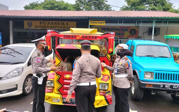 Satlantas Polres Tuban Ingatkan Sepur Kelinci Tidak Melintas di Jalur Lalu Lintas