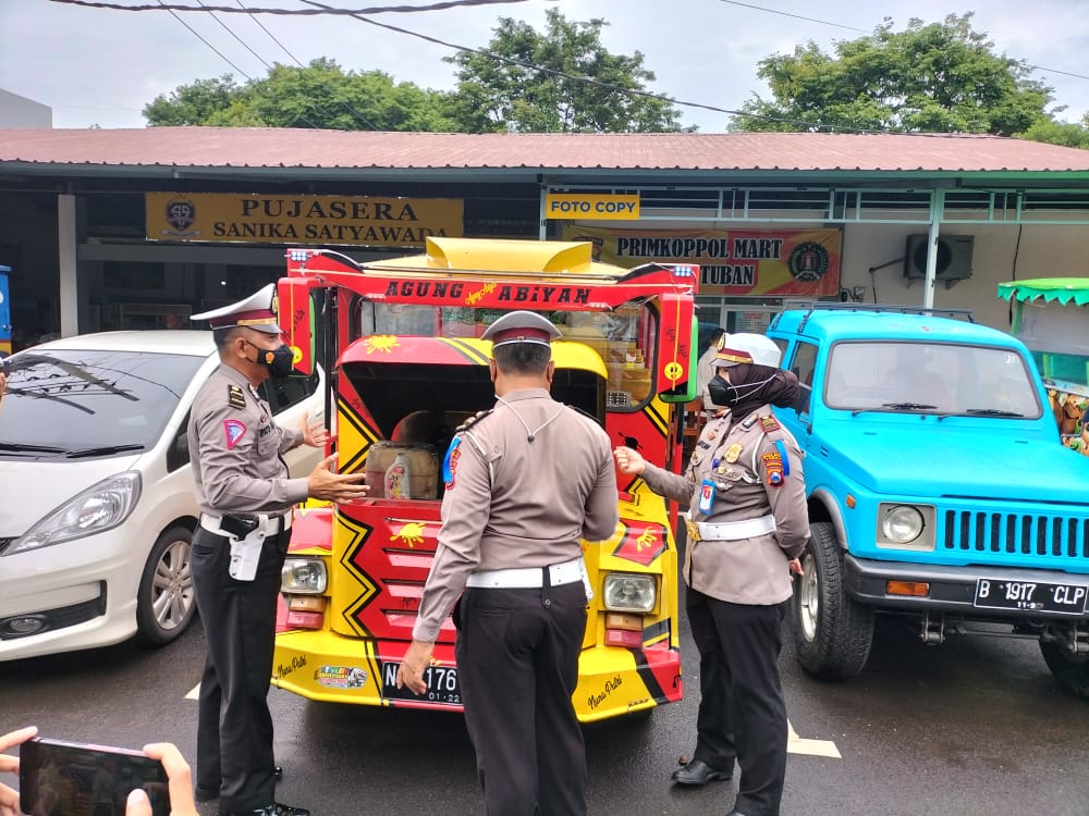 Satlantas Polres Tuban Ingatkan Sepur Kelinci Tidak Melintas di Jalur Lalu Lintas