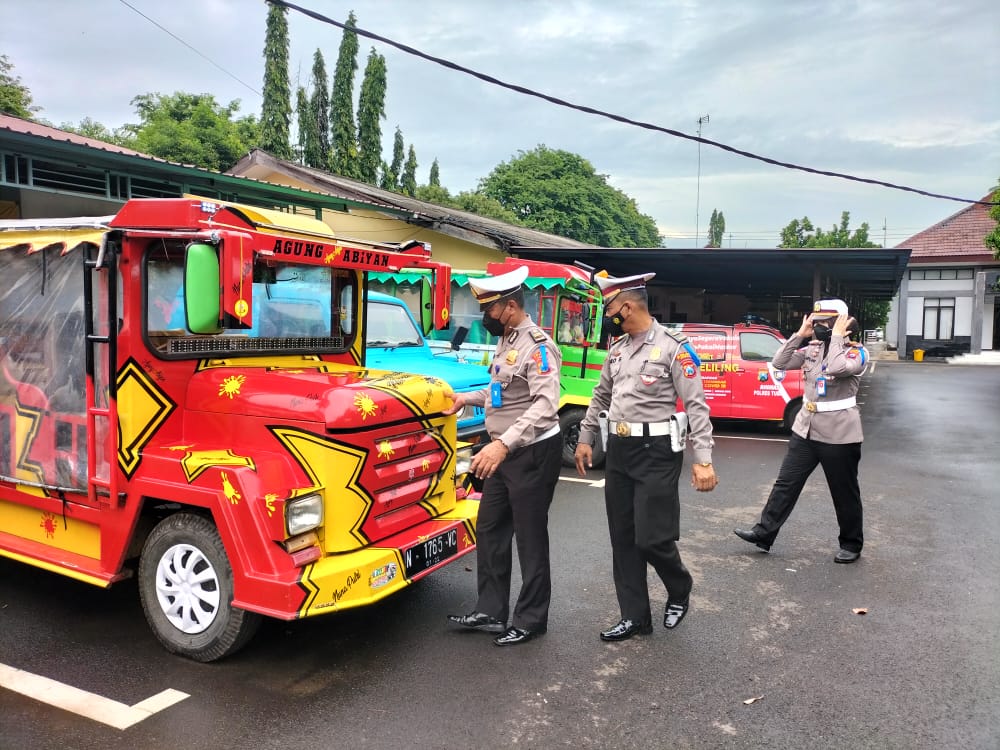 Satlantas Polres Tuban Ingatkan Sepur Kelinci Tidak Melintas di Jalur Lalu Lintas