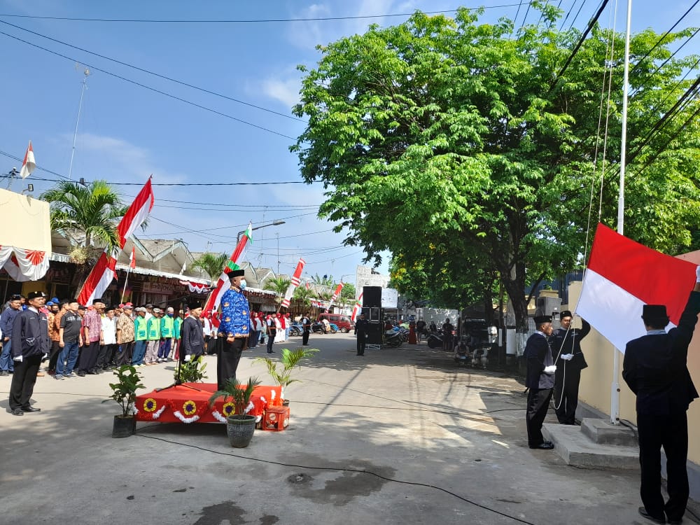 Rayakan HUT RI ke-77, Paguyuban Pedagang Pasar Baru Tuban Gelar Upacara Bendera