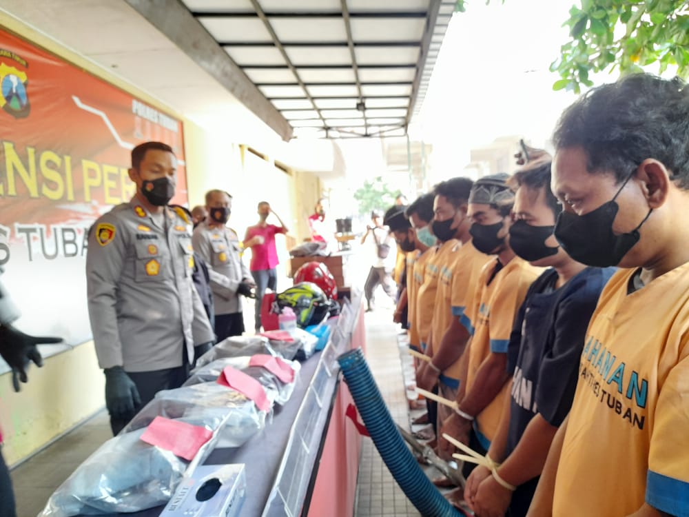 Macan Ronggolawe Polres Tuban Bekuk 2 Residivis Pencuri Laptop di SDN I Karangtinoto