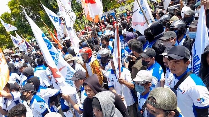 Dua Anggota Diamankan Saat Menggelar Aksi, Ketua FSPMI Tuban Ancam Lumpuhkan Jalan Pantura
