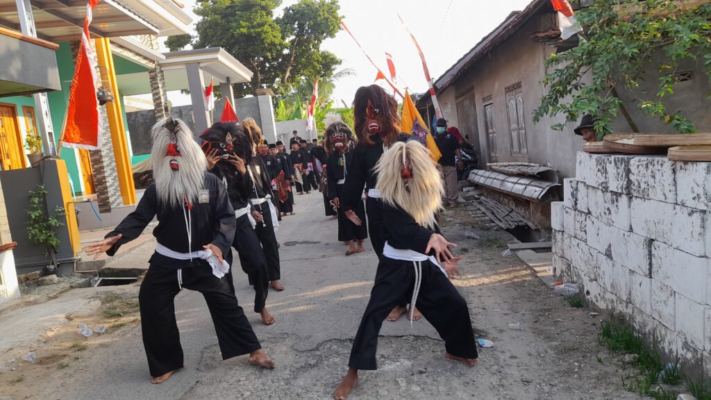 Peringati HUT RI ke 77, Ratusan Warga SH Terate Jenu Ikuti Karnaval di Kampung Miliarder