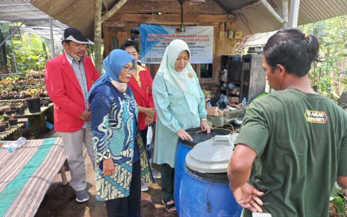 Dosen dan Mahasiswa MM Untag Surabaya Dampingi Kampung Bunga