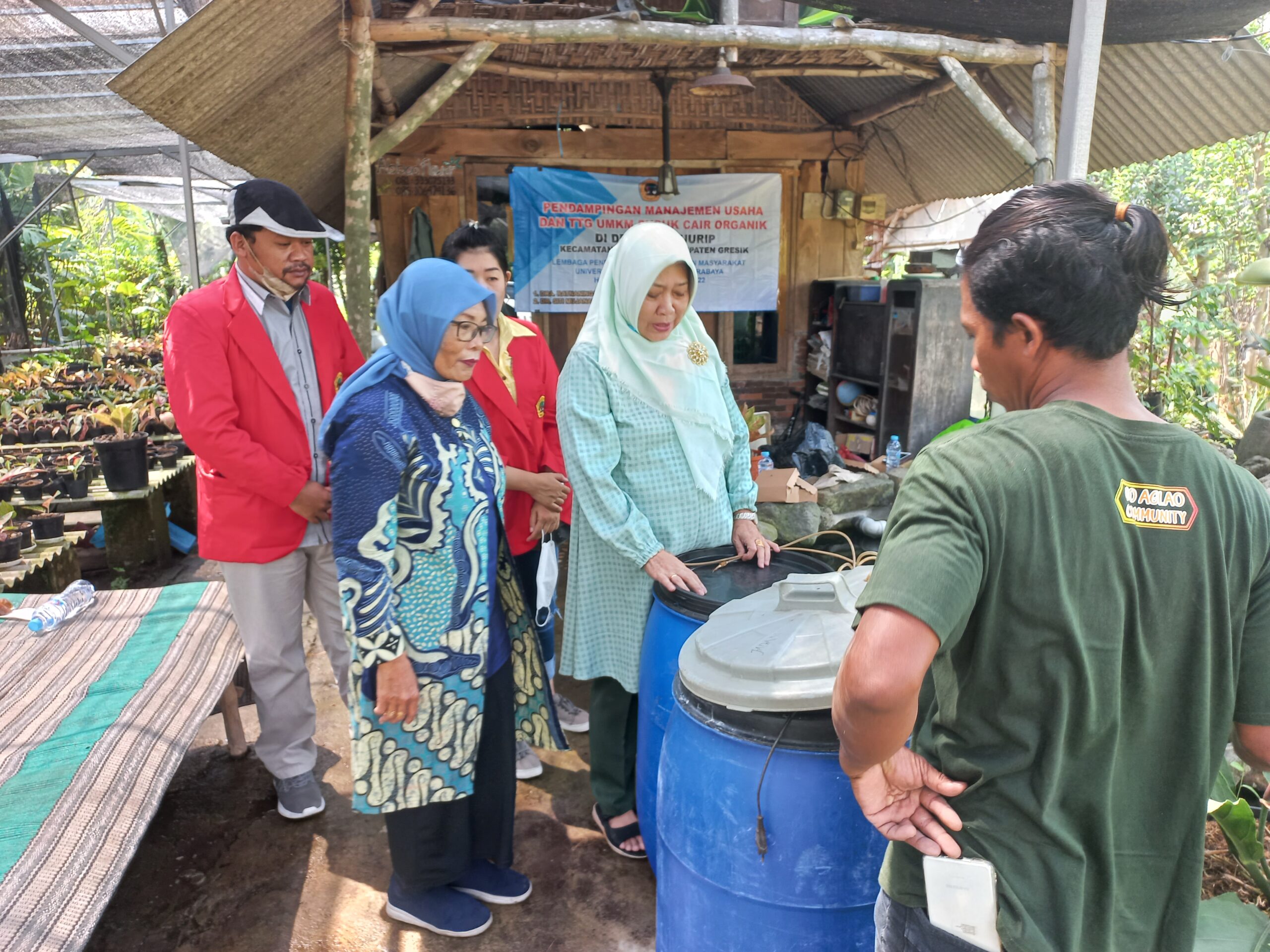 Dosen dan Mahasiswa MM Untag Surabaya Dampingi Kampung Bunga