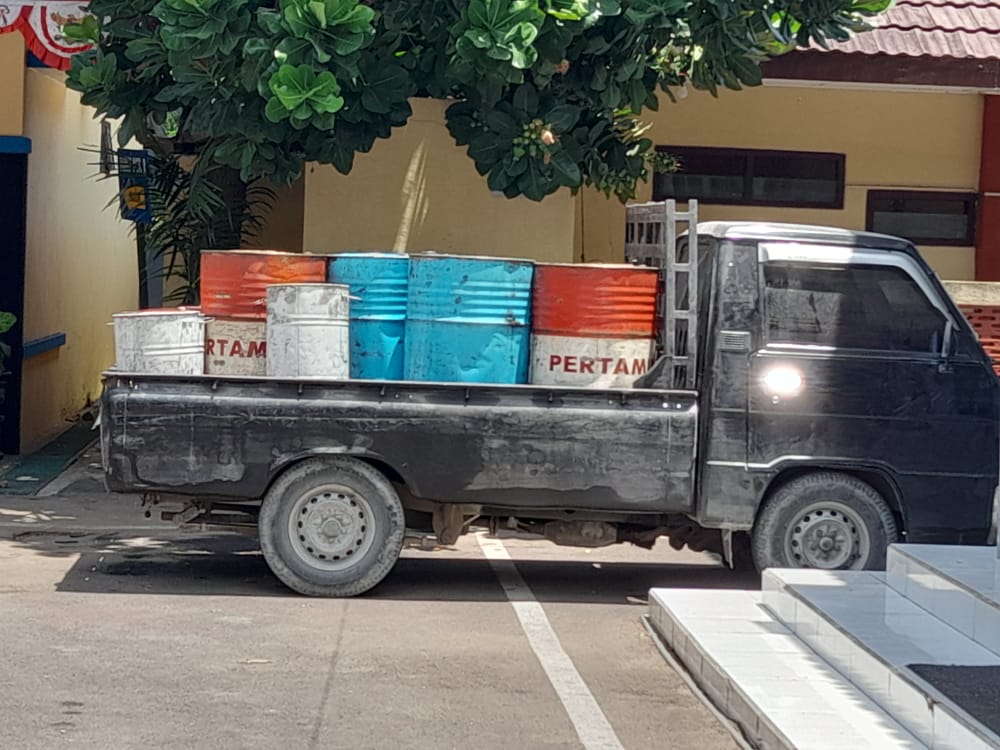 Satreskrim Polres Tuban Berhasil Bongkar Gudang Penyimpan BBM Bersubsidi di Widang, 12 Drum Berisi Solar Diamankan