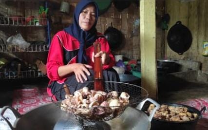 IKM di Tuban Sukses Tekuni Bisnis Kerupuk Olahan Laut, Omzet Puluhan Juta Perbulan