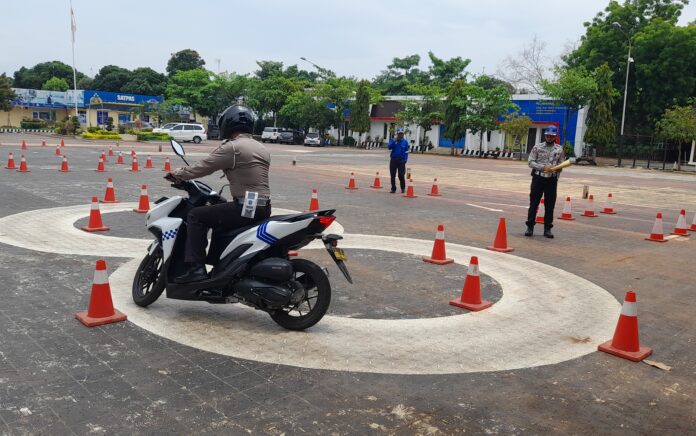 Tingkatkan Pelayanan, Satlantas Polres Tuban Gelar Pelatihan Ujian Praktek SIM Gratis