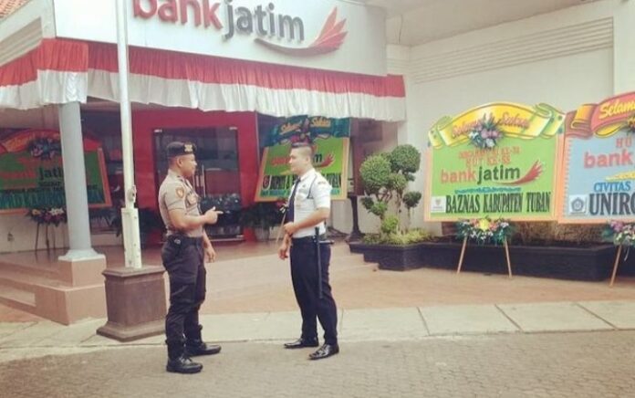 Bank Jatim Terima Penghargaan KUR Terbaik, Komitmen Dukung UMKM