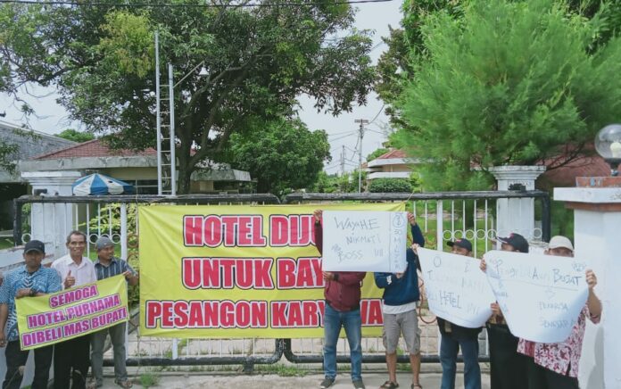 Miris, Puluhan Eks Karyawan Hotel Purnama Dipecat Tanpa Pesangon