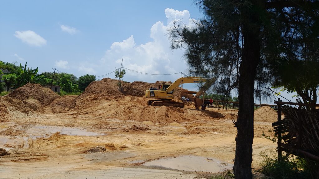 Diduga Belum Berizin, Warga Minta Cucian Pasir Silika Yang Mencemari Sawah Warga Ditutup