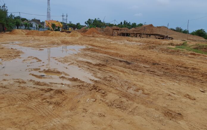 Diduga Belum Berizin, Warga Minta Cucian Pasir Silika Yang Mencemari Sawah Warga Ditutup