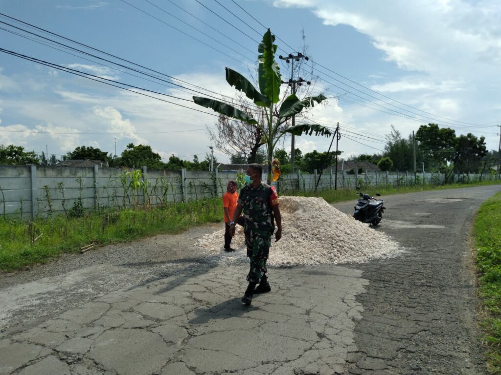 Truk Tangki Pertamina Fuel Terminal Tuban Dianggap Jadi Biang Kerusakan Jalan di Tasikharjo