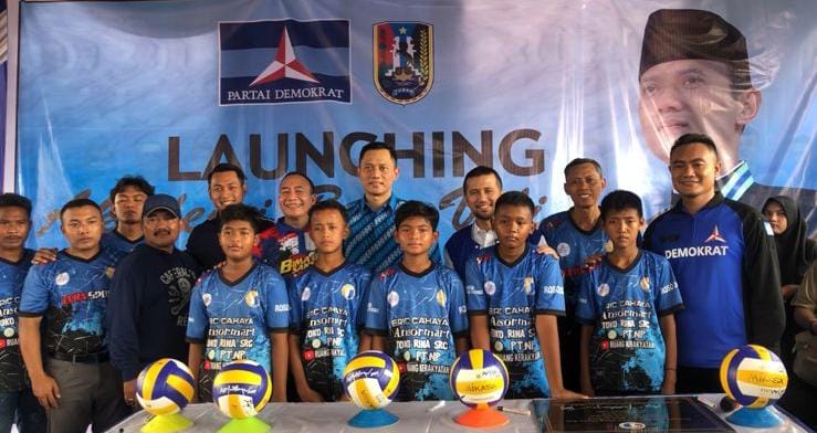 AHY Launching Akademi Bola Voli dan Kunjungi UMKM Binaan di Parengan Tuban