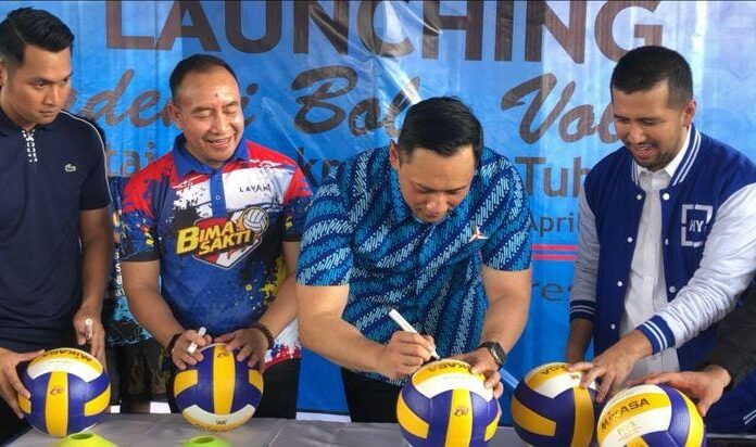 AHY Launching Akademi Bola Voli dan Kunjungi UMKM Binaan di Parengan Tuban