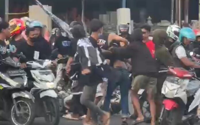 Diduga Konvoi Oknum Pendekar Keroyok Warga Yang Sedang Melintas di Tuban