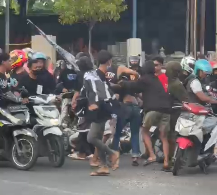 Diduga Konvoi Oknum Pendekar Keroyok Warga Yang Sedang Melintas di Tuban