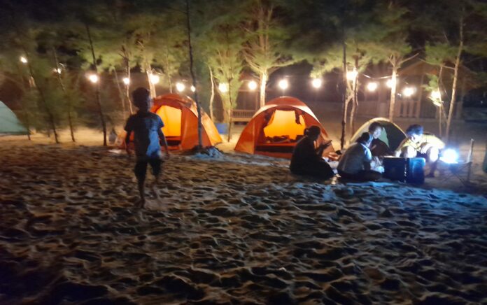 Pantai Panduri Jadi Rekomendasi Tempat Wisata dan Camping di Tuban