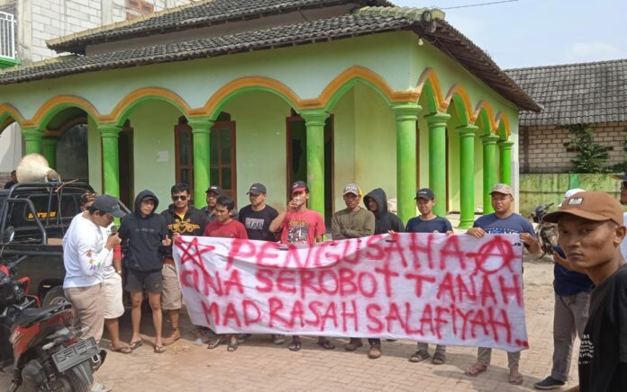 Diduga Berdiri Diatas Tanah Yayasan, Warga Koro Tuban Demo di Pabrik Pengeringan Palawija